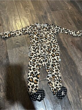 Posh Peanut Leopard Print Footed One-Piece with Ruffles Size 0-3 months